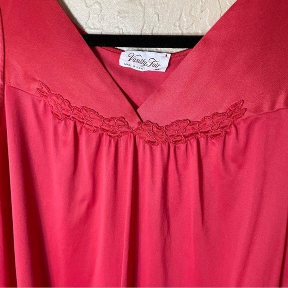 Vanity Fair Vintage Nightgown Red/Coral Midi Floral Appliqué Size Medium - Picture 3 of 8